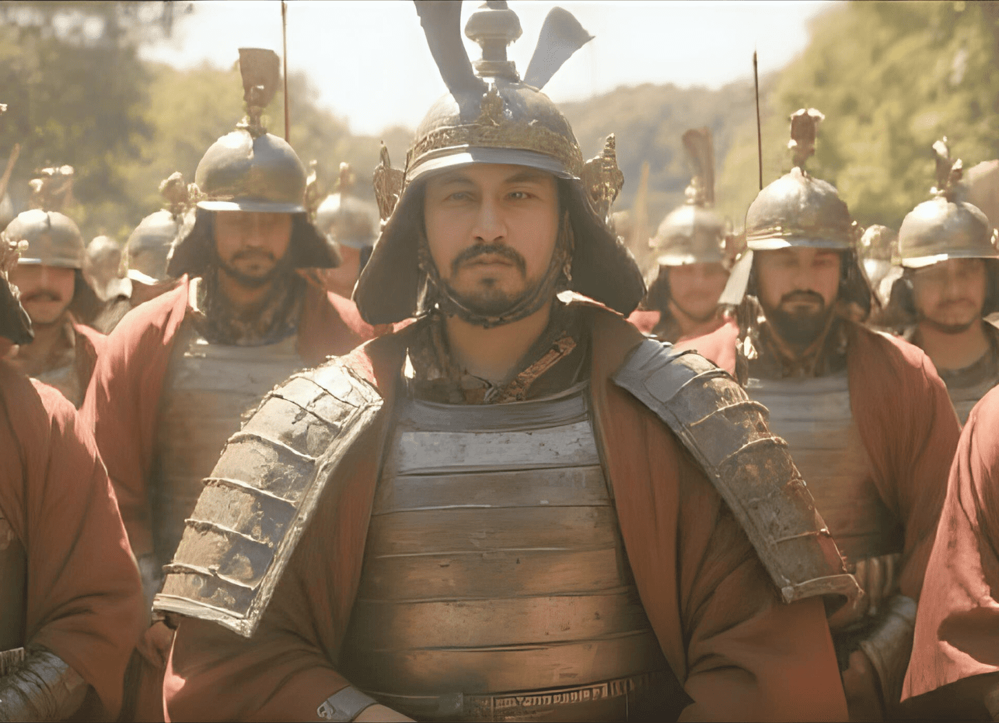 赤い着物の上に甲冑を纏った朝廷軍の兵士たちが整列する中、中央に髭を蓄えた坂上田村麻呂(さかのうえのたむらまろ)が立つ姿。