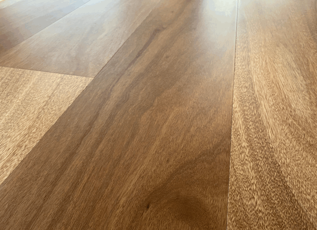 MUJI×UR PARTS ROOMの床のアップ。木目が美しく、温かみのある雰囲気