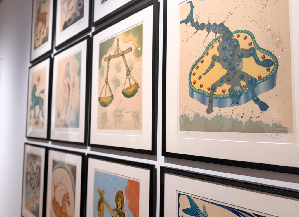 サルバドール・ダリ《黄道十二宮》が並ぶ、中之島美術館の展示風景