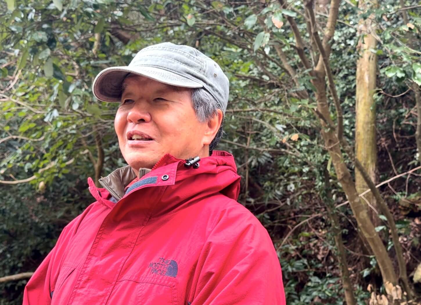 穂谷の里山で活動について話す、枚方里山の会・穂谷の代表 石野恵市さん